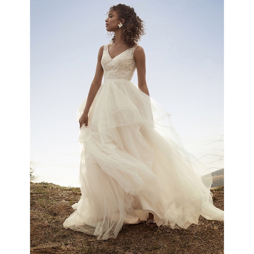 Gorgeous wedding dress - Picture 3 of 8